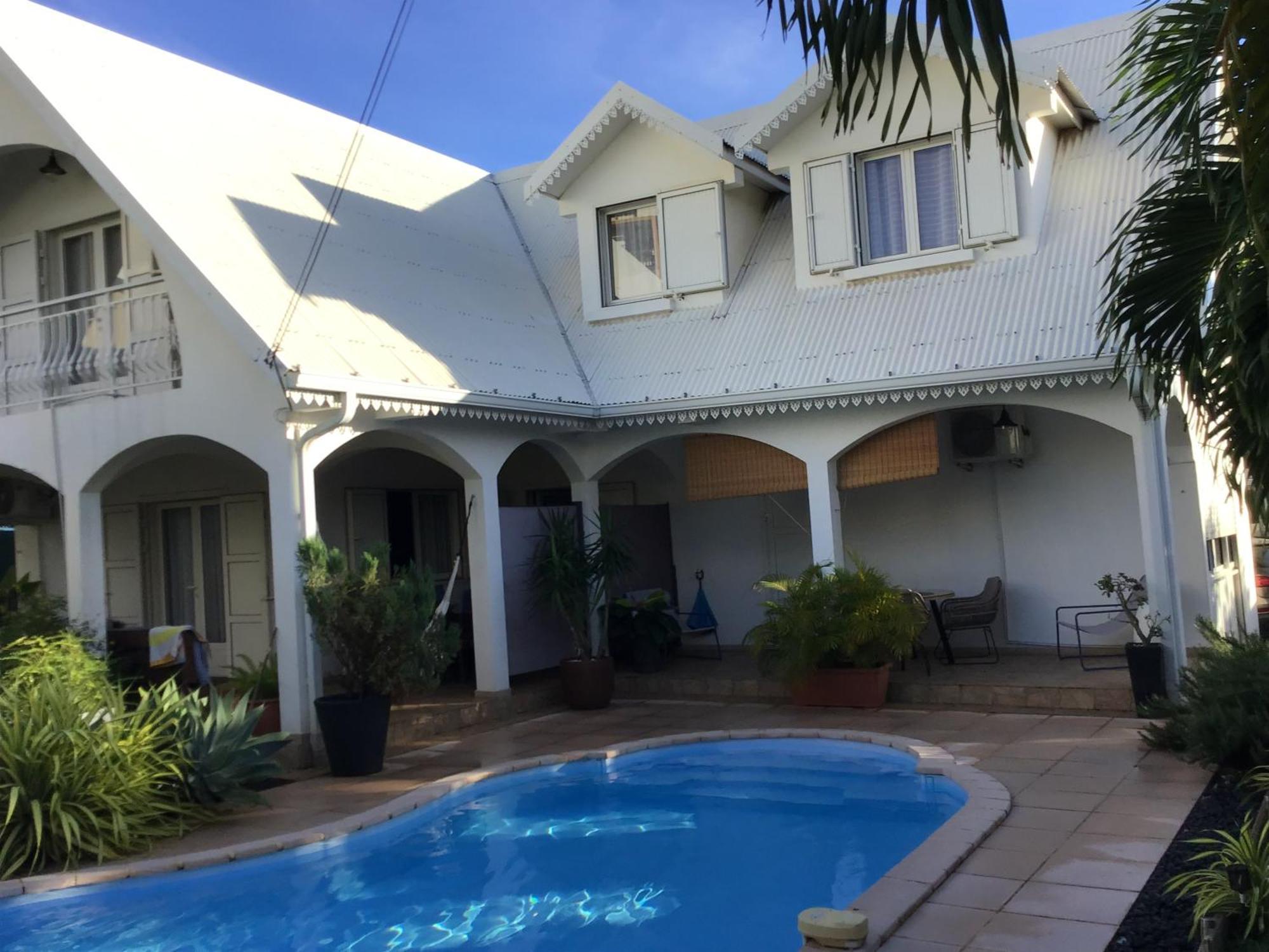 Studio Cosy Avec Piscine Dans Une Villa Saint-Denis Exterior foto