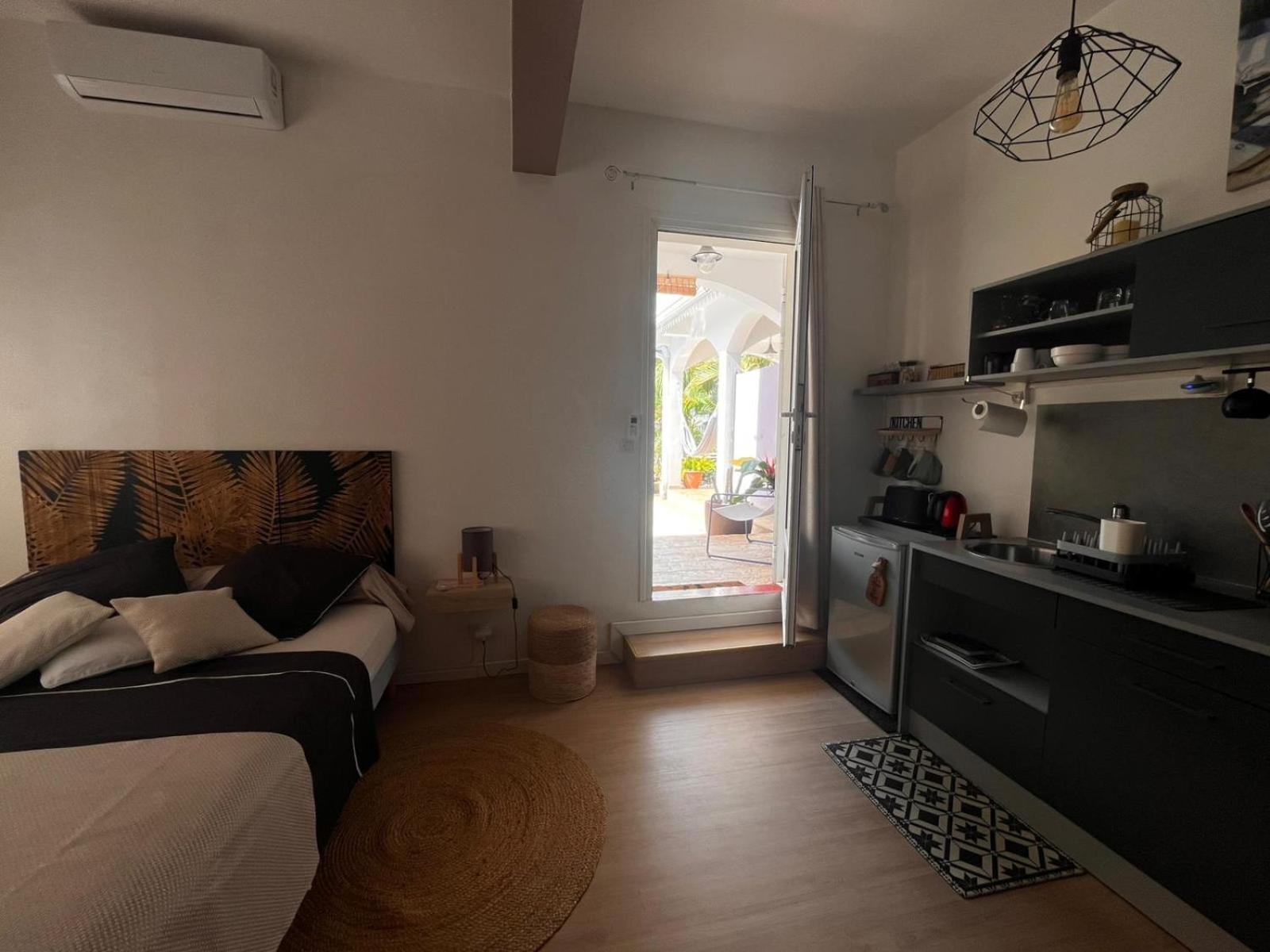 Studio Cosy Avec Piscine Dans Une Villa Saint-Denis Exterior foto