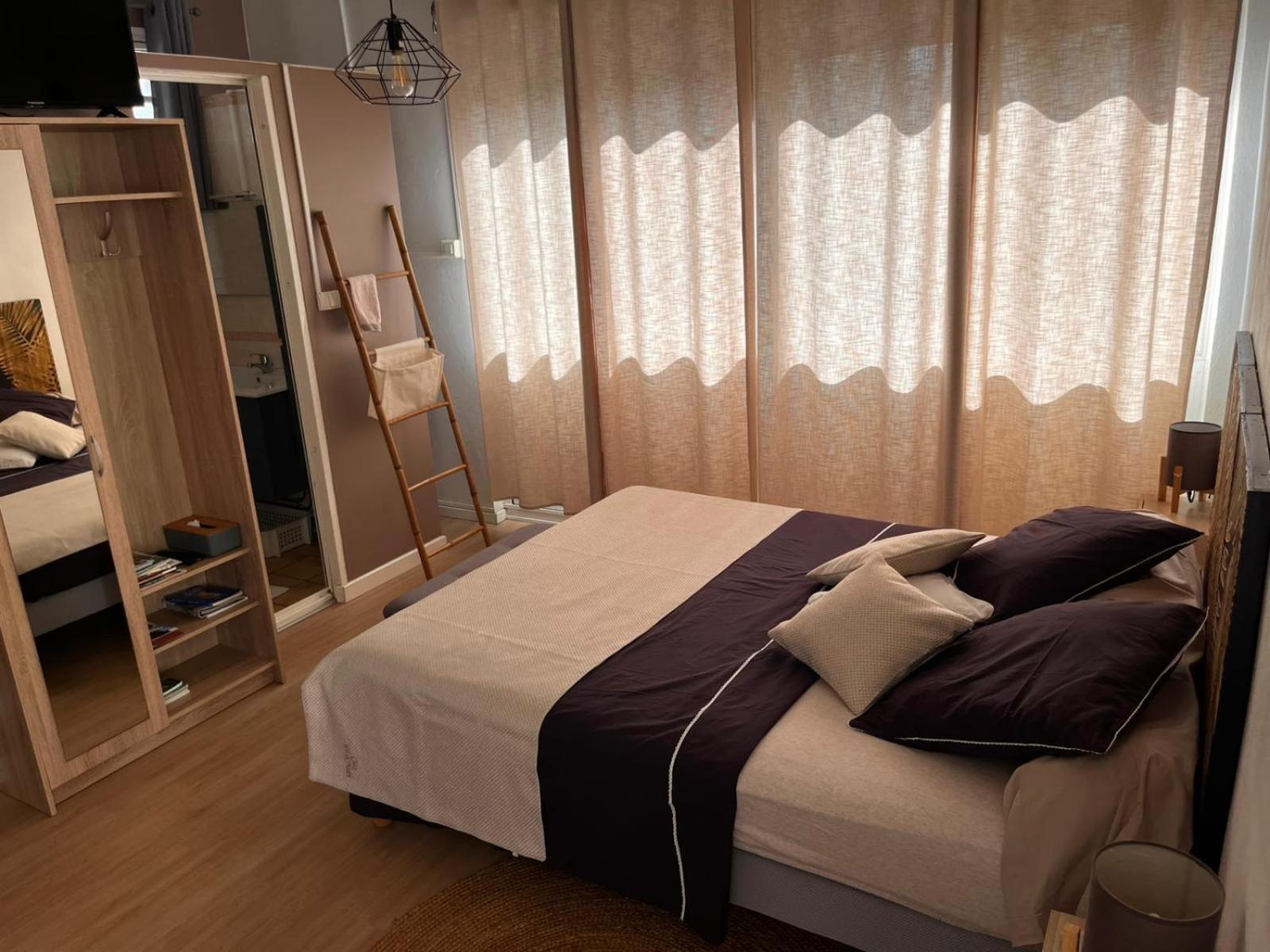 Studio Cosy Avec Piscine Dans Une Villa Saint-Denis Exterior foto